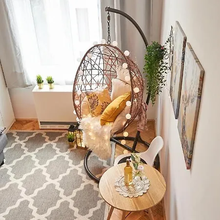 Miodowa Apartment *